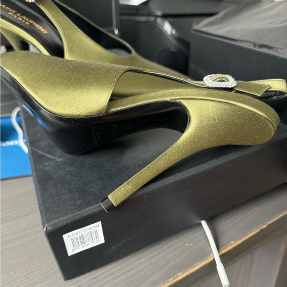 SAINT LAURENT
Satin Yazmeen Slingback Pumps 115 - Picture 2 of 10